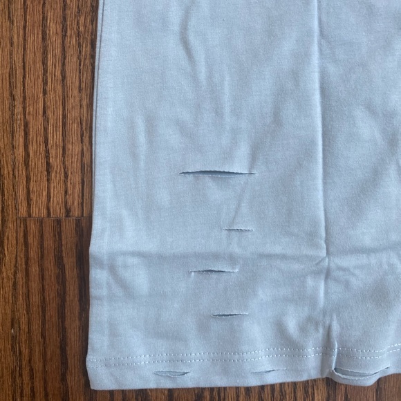 🔹New🔹Distressed Graphic Tee - Picture 9 of 9